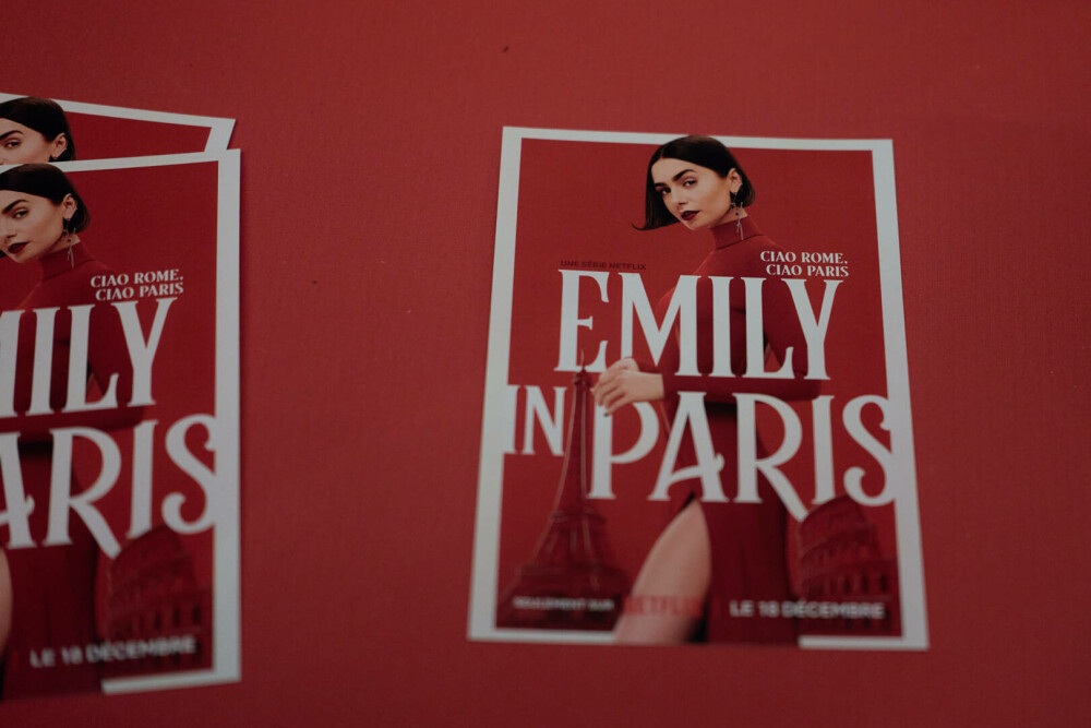 Lily Collins, apariție plină de eleganță pe covorul roșu la Paris, la premiera sezonului cinci „Emily in Paris”. FOTO - Imaginea 18