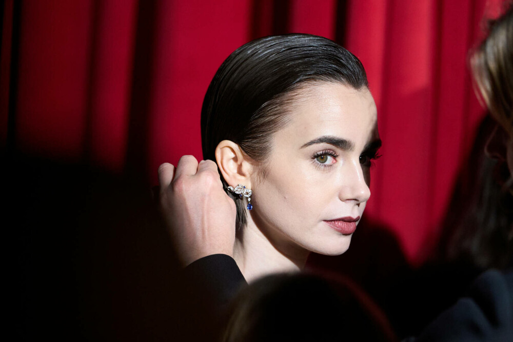 Lily Collins, apariție plină de eleganță pe covorul roșu la Paris, la premiera sezonului cinci „Emily in Paris”. FOTO - Imaginea 22
