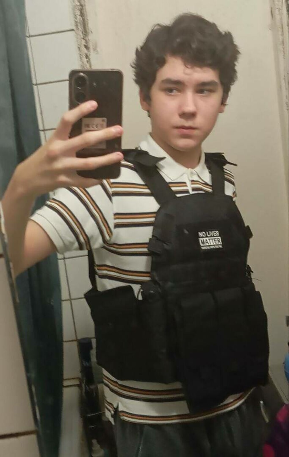 Copil de 10 ani, înjunghiat mortal de un adolescent într-o școală din Rusia. Atacatorul purta un tricou cu „No Lives Matter” - Imaginea 4