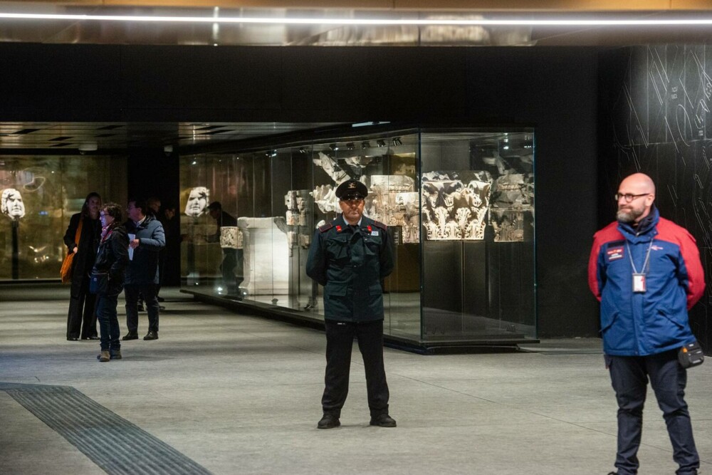 Roma a deschis o stație de metrou sub Colosseum. Călătorii pot vedea exponate, fântâni și ruine antice. GALERIE FOTO - Imaginea 4