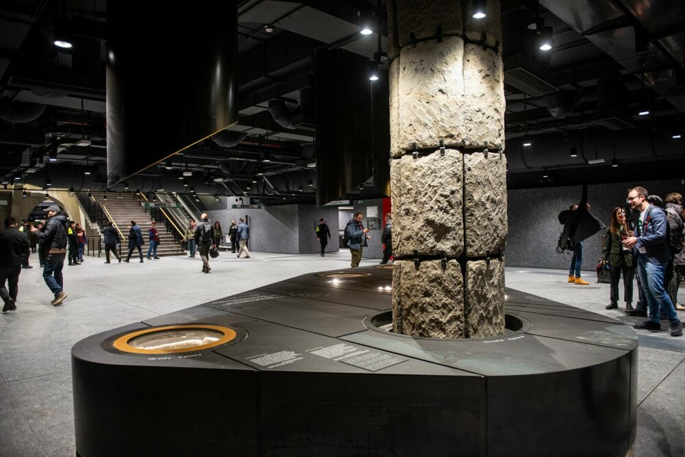 Roma a deschis o stație de metrou sub Colosseum. Călătorii pot vedea exponate, fântâni și ruine antice. GALERIE FOTO - Imaginea 5