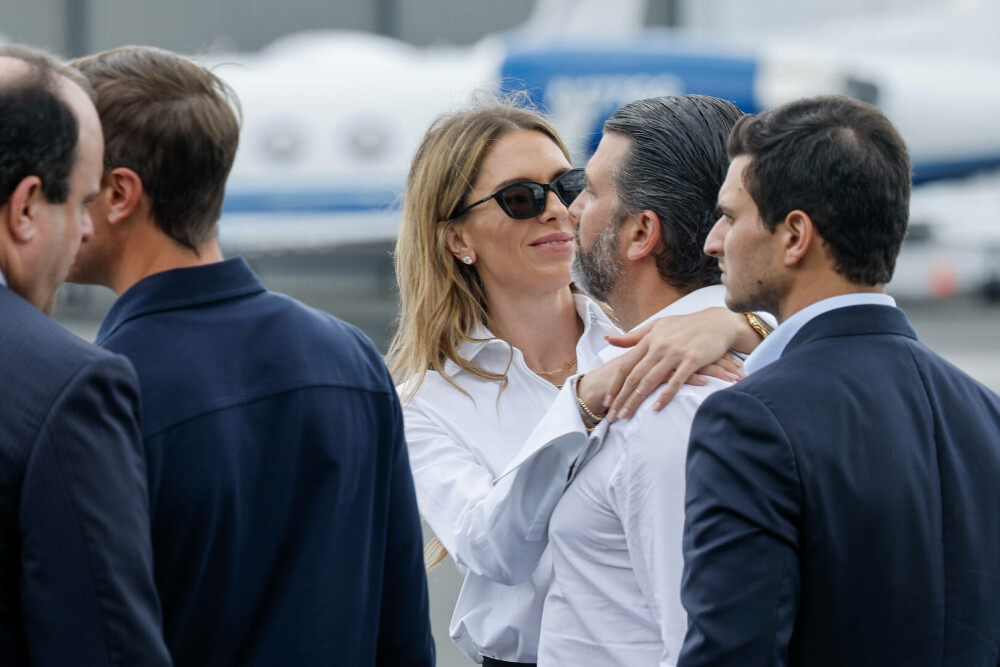 Donald Trump Jr. s-a logodit cu Bettina Anderson. Cum arată femeia pentru care se însoară a doua oară. GALERIE FOTO - Imaginea 21