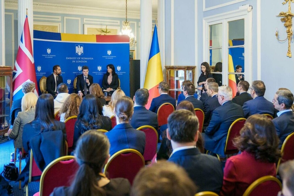 Nicușor Dan a fost primit la Palatul Buckingham de Regele Charles al III-lea. Mesajul transmis de șeful statului. FOTO - Imaginea 6