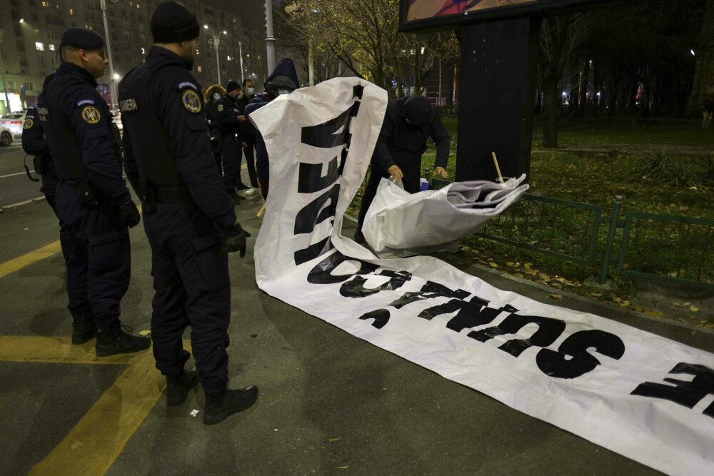Protest-coregrafie în Piața Victoriei, cu mesaj direct pentru Ilie Bolojan. Oamenii cer modificarea Legilor Justiției. FOTO - Imaginea 5