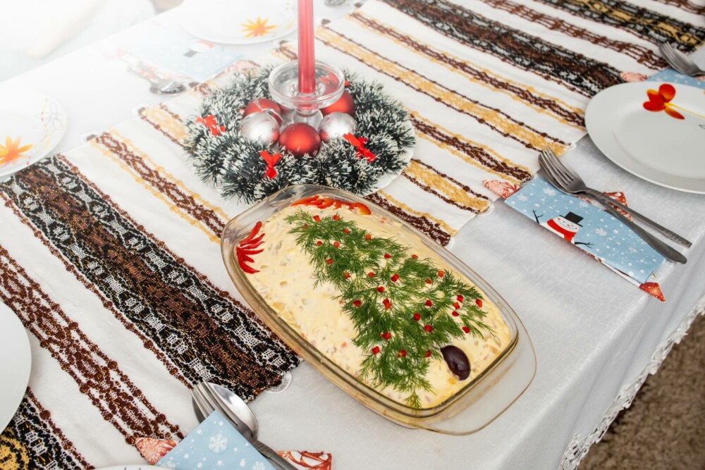 Reţeta originală de salată boeuf cu carne de vită pentru masa de Crăciun. Trucul folosit de gospodinele experimentate - Imaginea 6