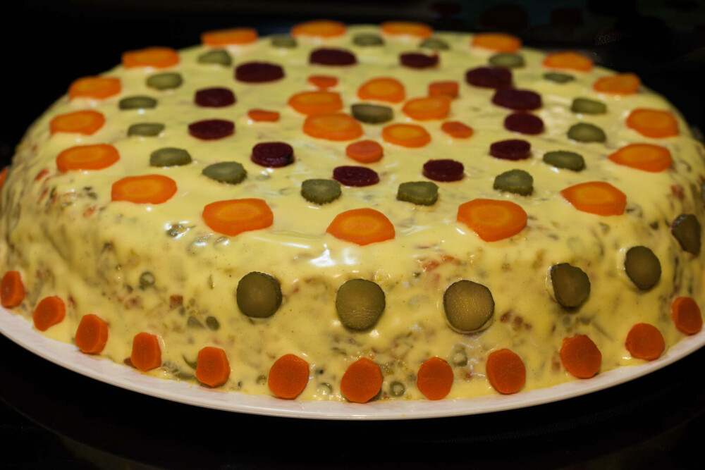 Reţeta originală de salată boeuf cu carne de vită pentru masa de Crăciun. Trucul folosit de gospodinele experimentate - Imaginea 8