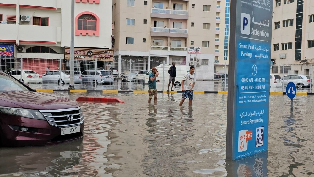 O furtună rară a lovit Emiratele Arabe Unite. Inundații și zboruri perturbate pe aeroportul din Dubai. FOTO&VIDEO - Imaginea 5