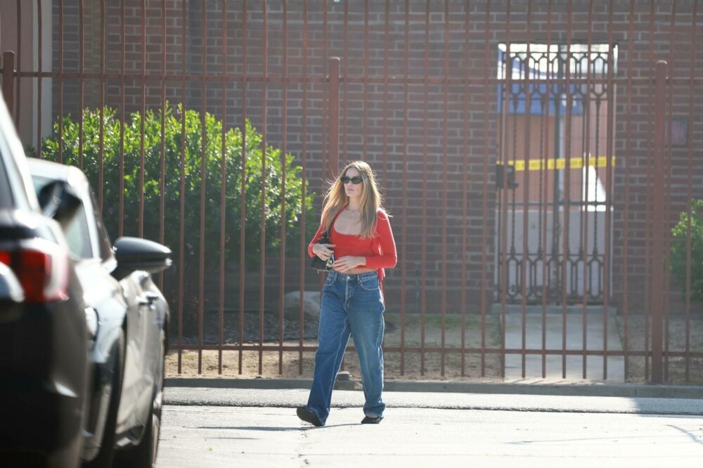 Margot Robbie, apariție discretă pe străzile din California, între proiecte și pregătiri pentru următorul film. FOTO - Imaginea 2