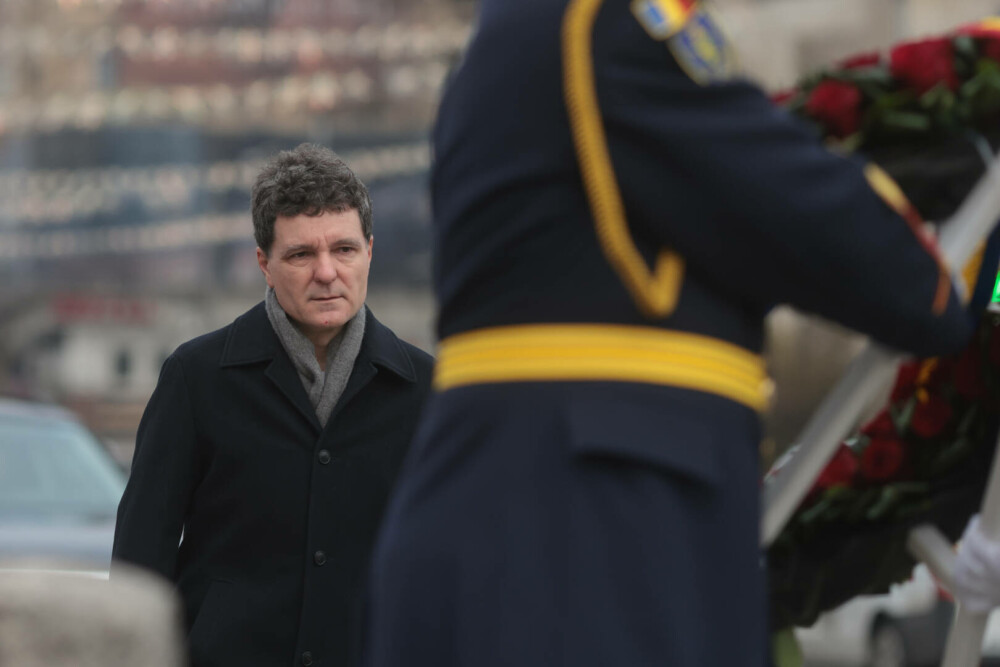 Nicușor Dan a depus o coroană de flori pentru eroii Revoluției din 1989. Mesajul președintelui și premierului României. FOTO - Imaginea 3