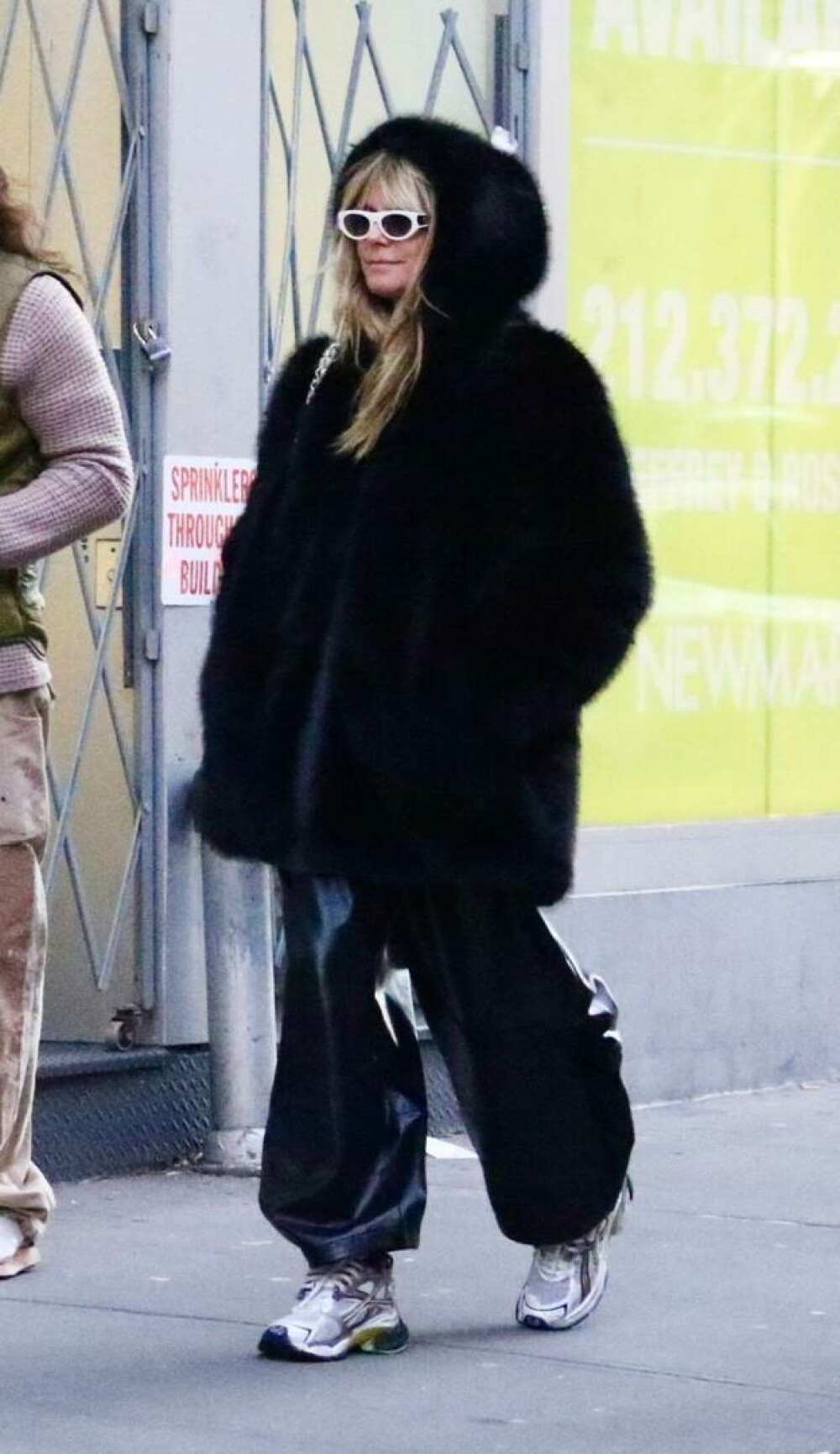 Heidi Klum, de nerecunoscut pe străzile din New York. Ce ținută a purtat. GALERIE FOTO - Imaginea 1