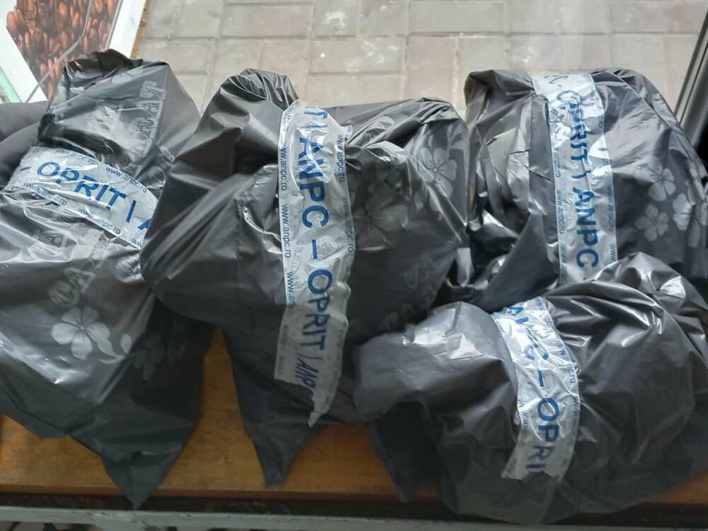 Ce „cadouri” pentru turiști a găsit ANPC în unele stațiuni turistice: produse expirate și echipamente uzate - Imaginea 1