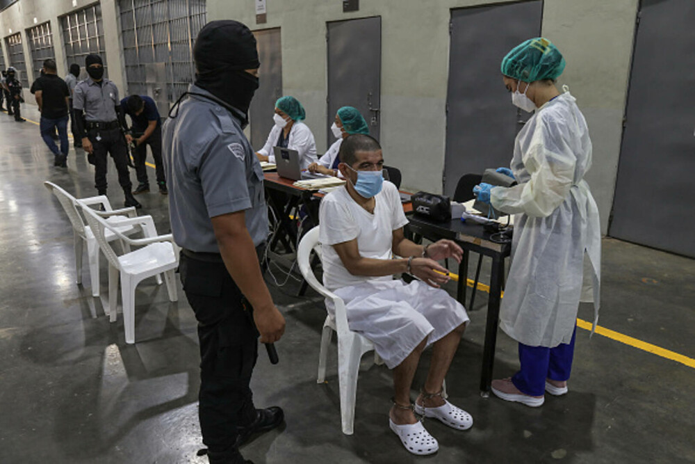 Membrii unei bande de gangsteri din El Salvador au fost condamnaţi la mai multe secole de închisoare. GALERIE FOTO - Imaginea 11