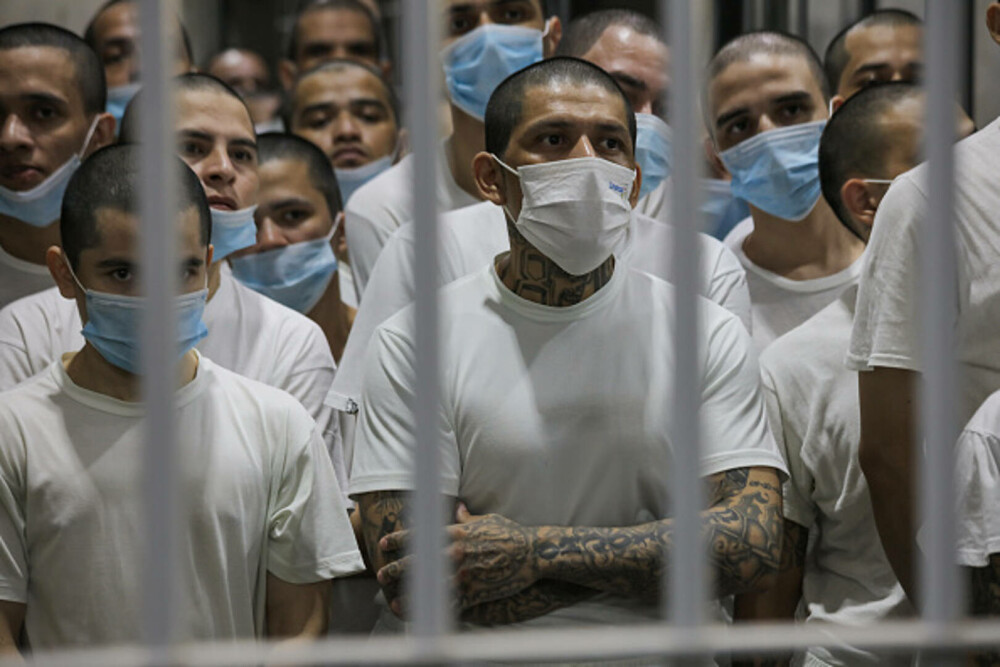Membrii unei bande de gangsteri din El Salvador au fost condamnaţi la mai multe secole de închisoare. GALERIE FOTO - Imaginea 18
