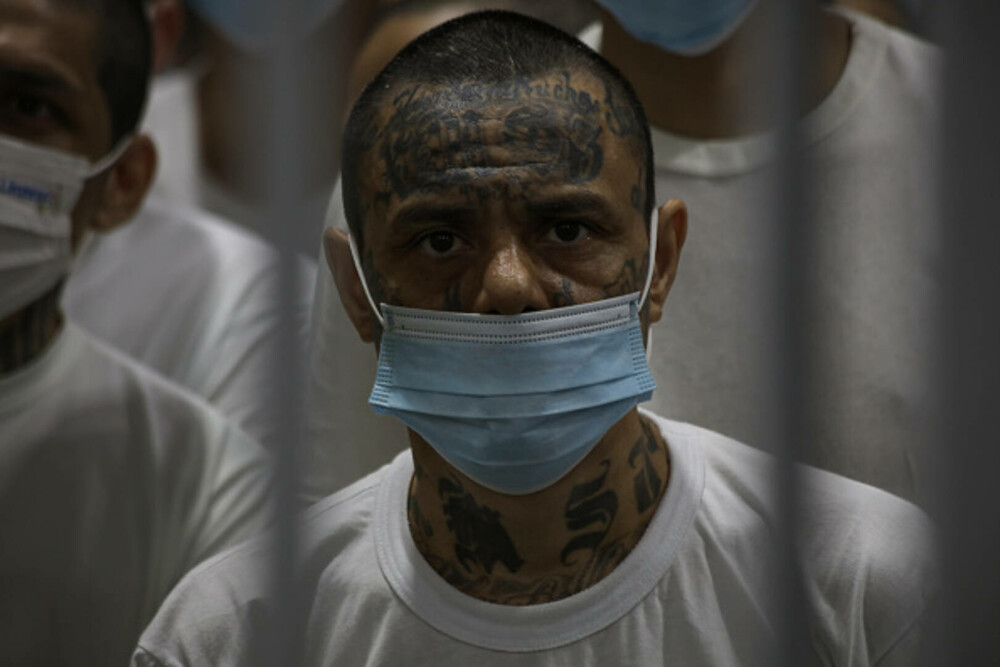 Membrii unei bande de gangsteri din El Salvador au fost condamnaţi la mai multe secole de închisoare. GALERIE FOTO - Imaginea 19