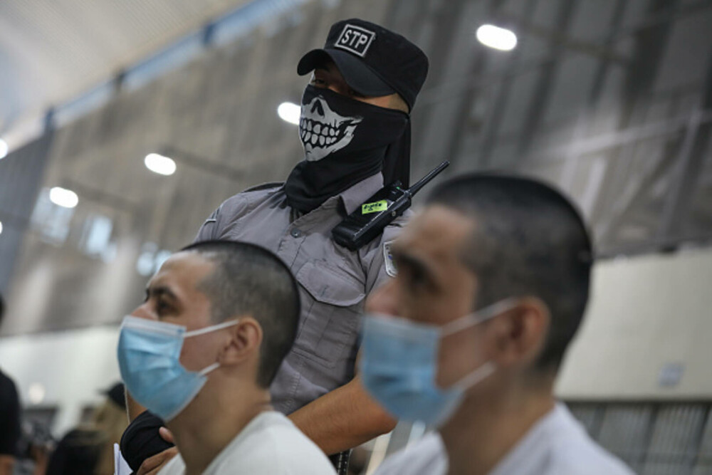 Membrii unei bande de gangsteri din El Salvador au fost condamnaţi la mai multe secole de închisoare. GALERIE FOTO - Imaginea 25