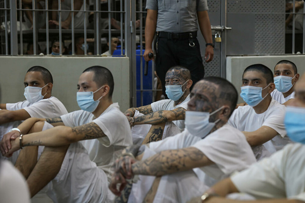 Membrii unei bande de gangsteri din El Salvador au fost condamnaţi la mai multe secole de închisoare. GALERIE FOTO - Imaginea 26