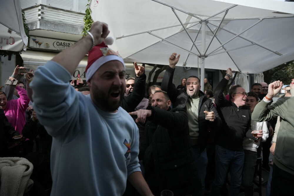 Locuitorii unui sat spaniol devastat de un incendiu au câștigat 468 de milioane de euro la loteria de Crăciun. VIDEO - Imaginea 2