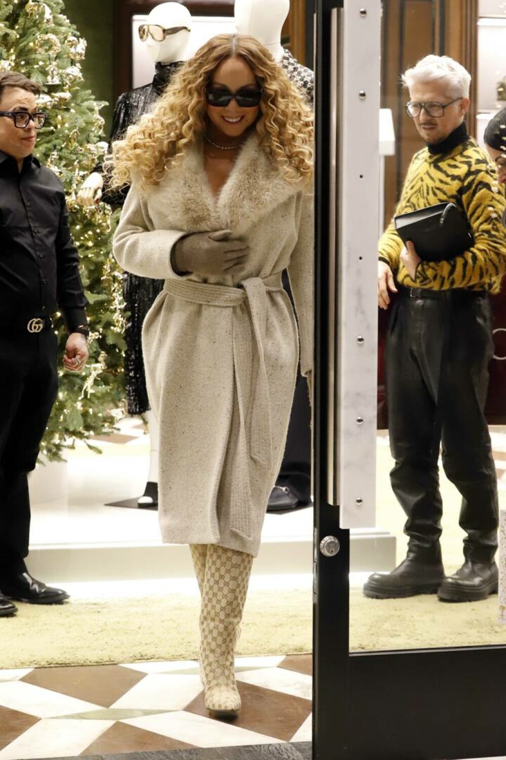 Mariah Carey, apariție elegantă la cumpărături în Aspen. Ce ținută a purtat. GALERIE FOTO - Imaginea 6