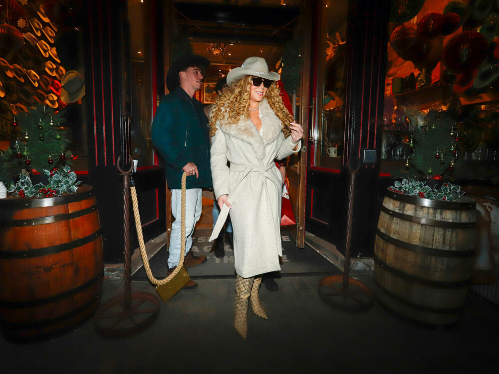 Mariah Carey, apariție elegantă la cumpărături în Aspen. Ce ținută a purtat. GALERIE FOTO - Imaginea 10