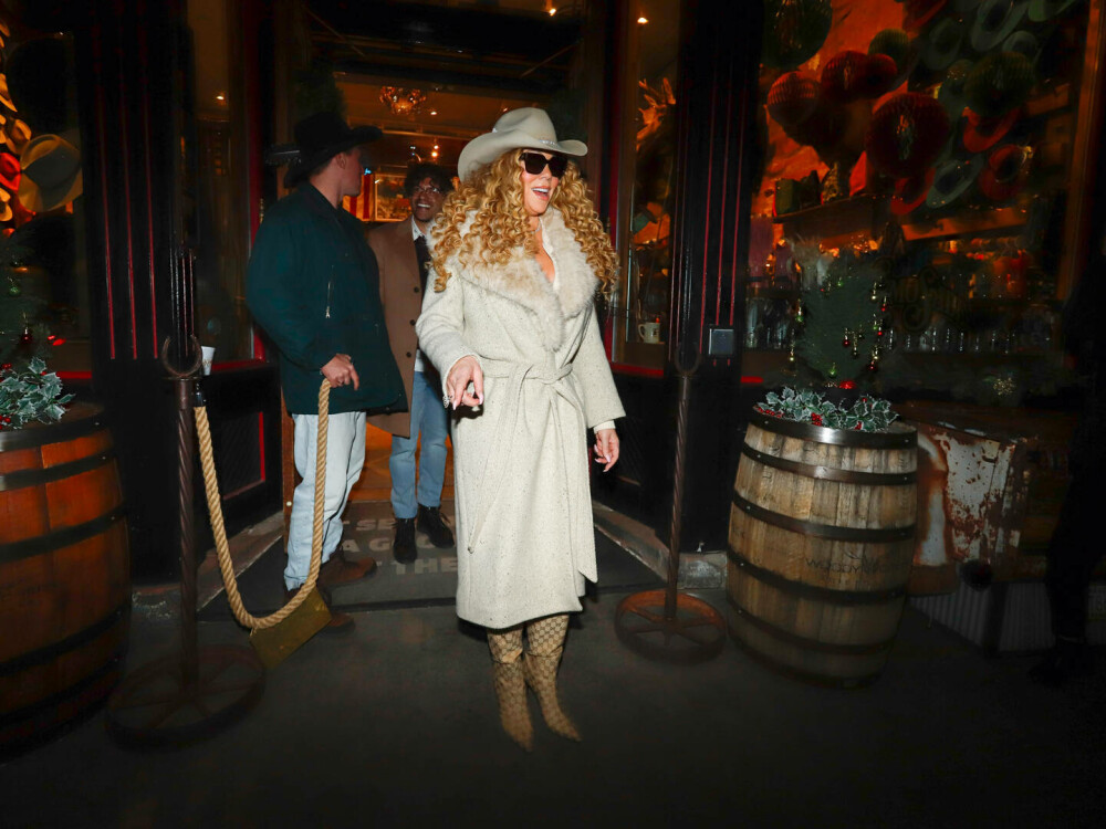 Mariah Carey, apariție elegantă la cumpărături în Aspen. Ce ținută a purtat. GALERIE FOTO - Imaginea 13