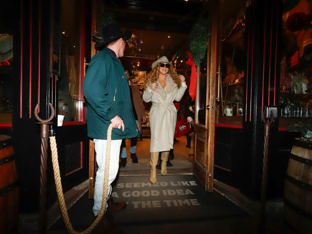 Mariah Carey, apariție elegantă la cumpărături în Aspen. Ce ținută a purtat. GALERIE FOTO - Imaginea 15