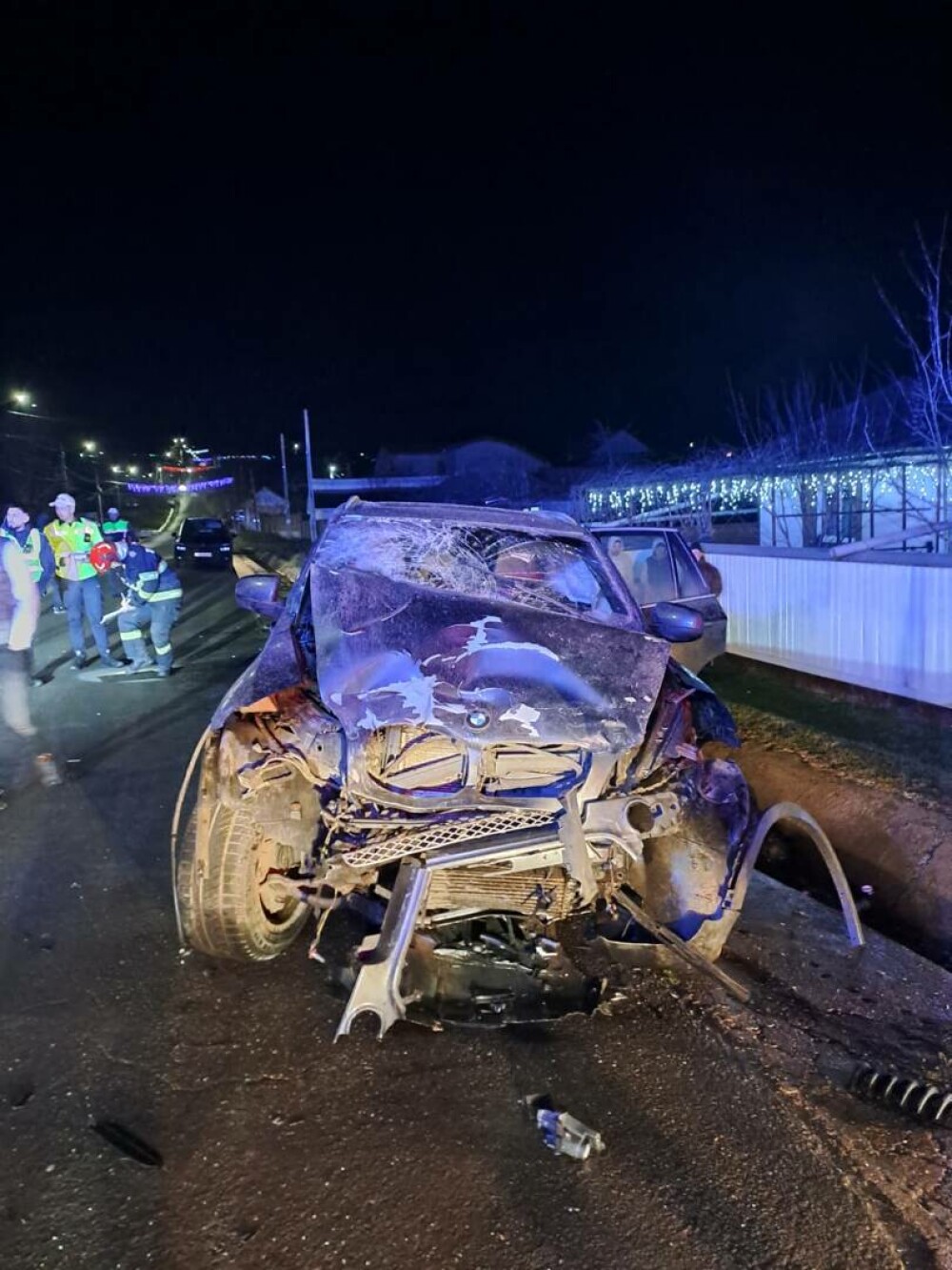 Accident cu cinci răniți în judeţul Vaslui. Două mașini s-au ciocnit frontal și au fost distruse. FOTO - Imaginea 4