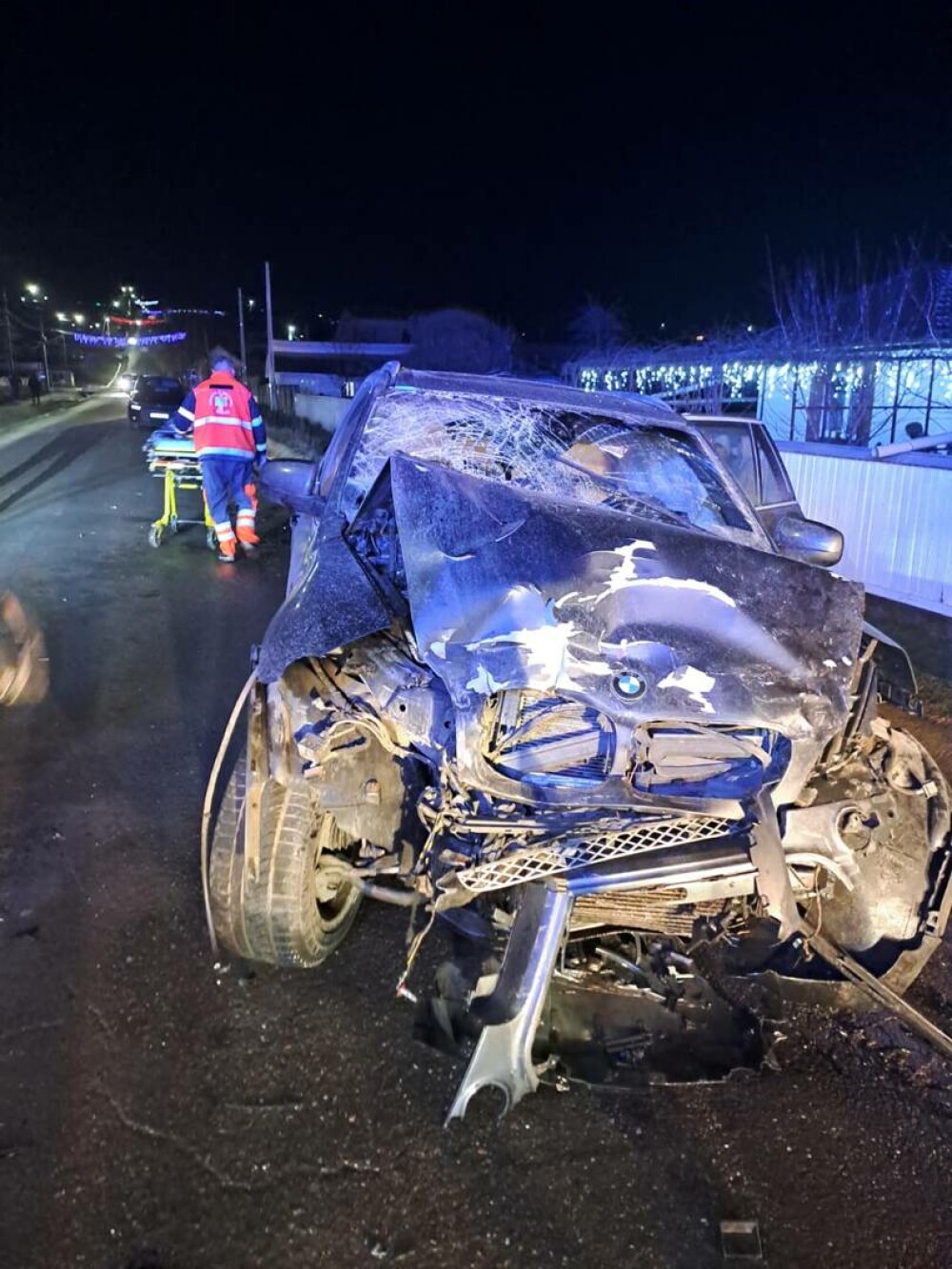 Accident cu cinci răniți în judeţul Vaslui. Două mașini s-au ciocnit frontal și au fost distruse. FOTO - Imaginea 5