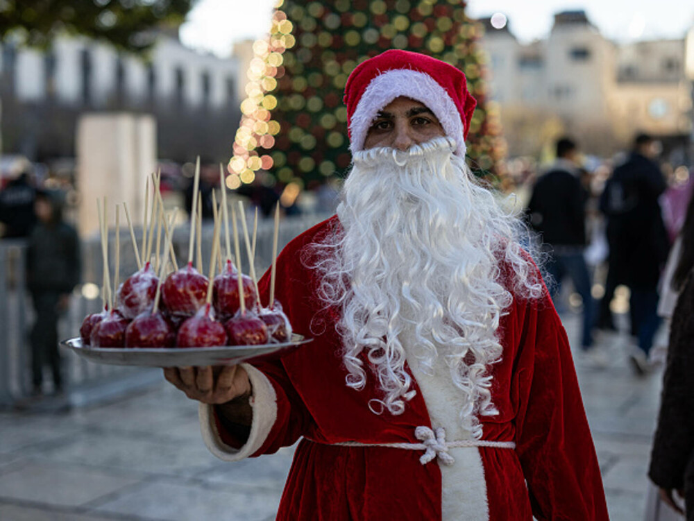 Primul Crăciun în Betleem după doi ani de război în Gaza: parade, colinde și tradiții reluate în umbra crizei umanitare. FOTO - Imaginea 7