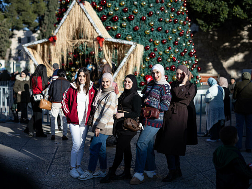 Primul Crăciun în Betleem după doi ani de război în Gaza: parade, colinde și tradiții reluate în umbra crizei umanitare. FOTO - Imaginea 8