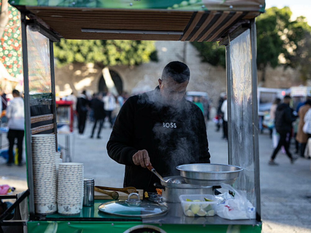 Primul Crăciun în Betleem după doi ani de război în Gaza: parade, colinde și tradiții reluate în umbra crizei umanitare. FOTO - Imaginea 11