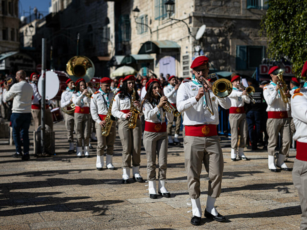 Primul Crăciun în Betleem după doi ani de război în Gaza: parade, colinde și tradiții reluate în umbra crizei umanitare. FOTO - Imaginea 17