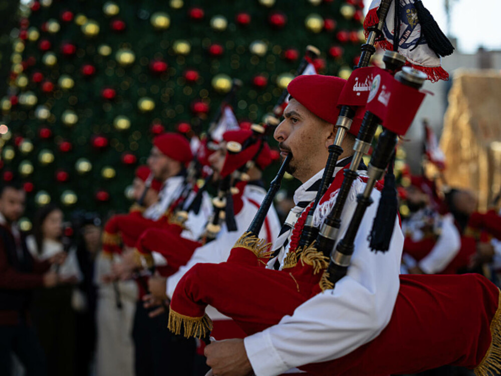Primul Crăciun în Betleem după doi ani de război în Gaza: parade, colinde și tradiții reluate în umbra crizei umanitare. FOTO - Imaginea 19