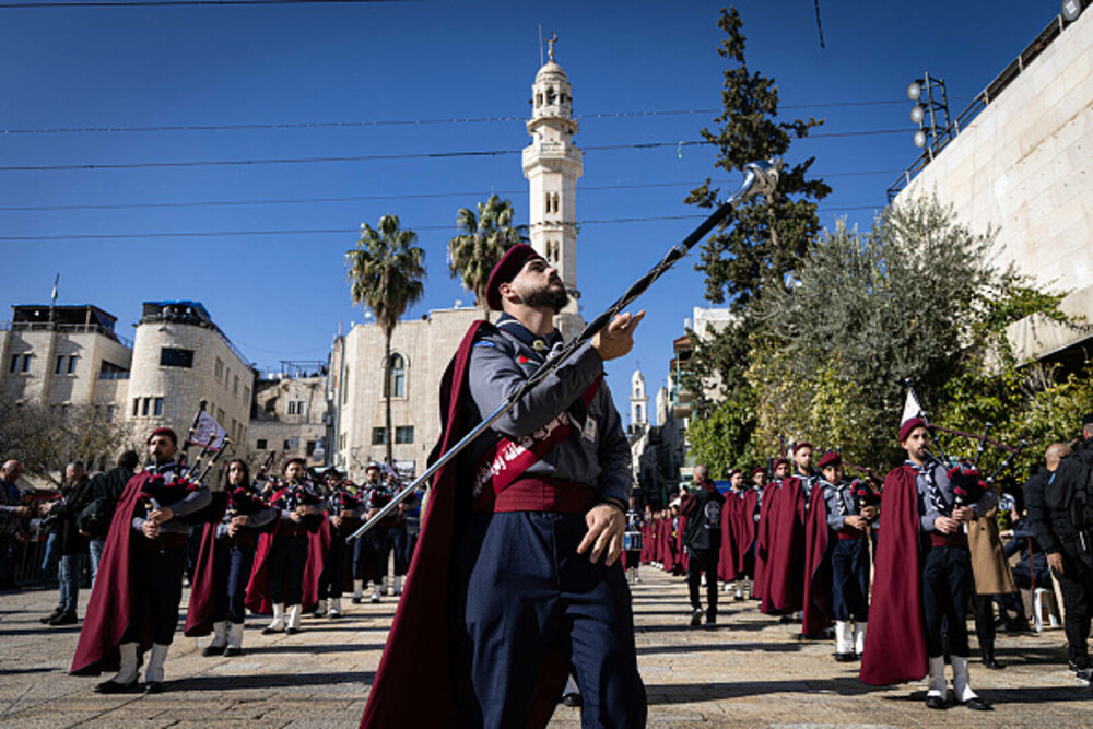 Primul Crăciun în Betleem după doi ani de război în Gaza: parade, colinde și tradiții reluate în umbra crizei umanitare. FOTO - Imaginea 28