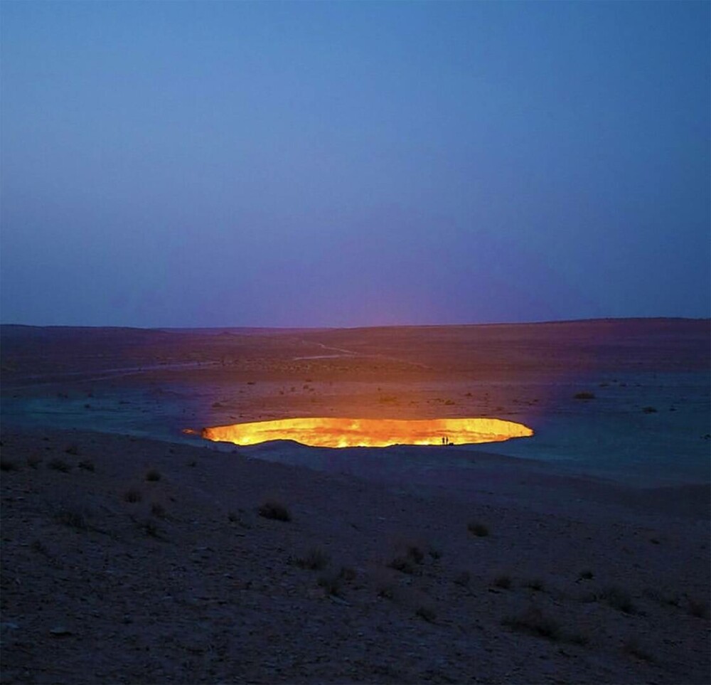 „Poarta Iadului” care arde fără încetare de peste 50 de ani. Doar un singur om a intrat vreodată înăuntru - Imaginea 1