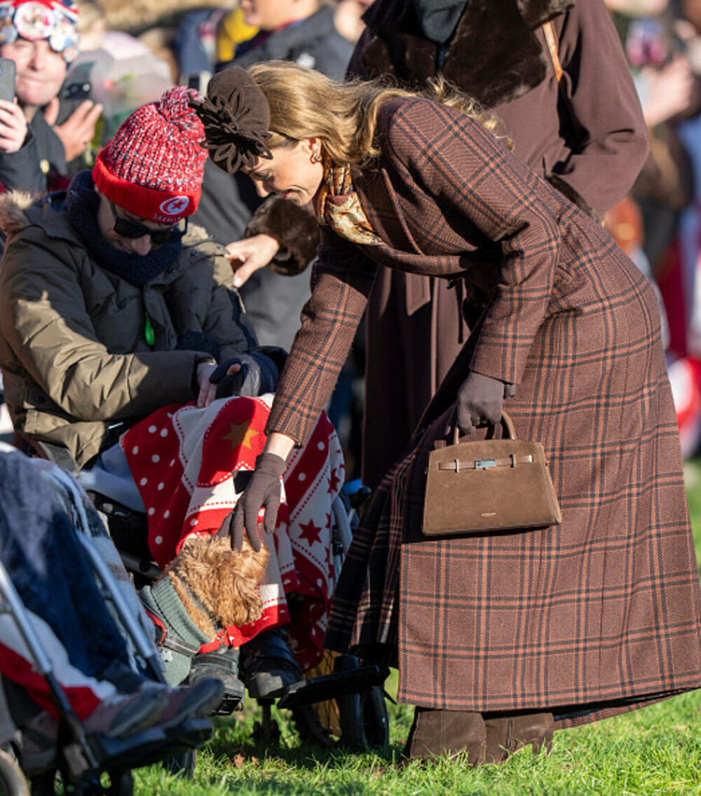 Kate Middleton, apariție elegantă la slujba de Crăciun alături de familia regală. Ce ținută a purtat. GALERIE FOTO - Imaginea 5