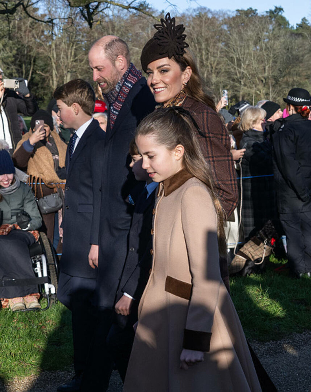 Kate Middleton, apariție elegantă la slujba de Crăciun alături de familia regală. Ce ținută a purtat. GALERIE FOTO - Imaginea 7