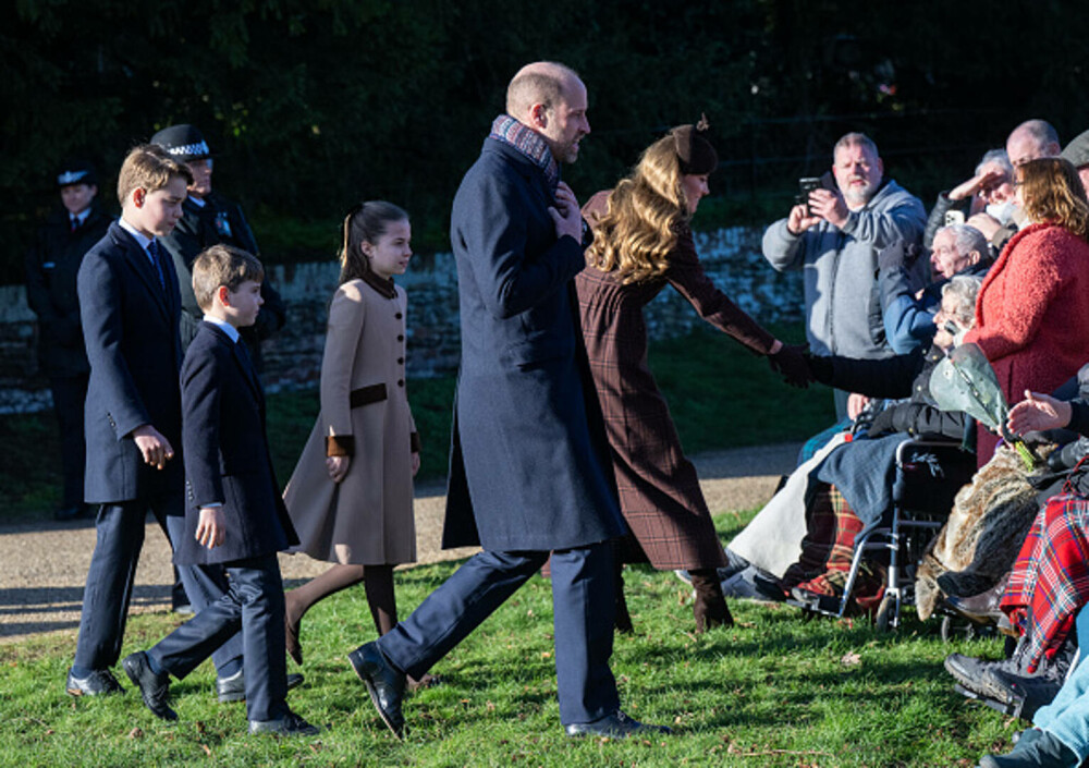 Kate Middleton, apariție elegantă la slujba de Crăciun alături de familia regală. Ce ținută a purtat. GALERIE FOTO - Imaginea 17