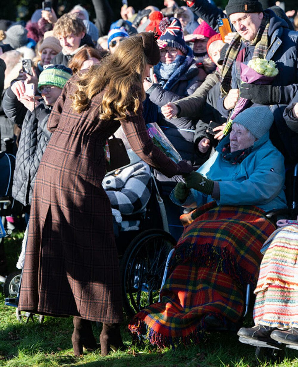 Kate Middleton, apariție elegantă la slujba de Crăciun alături de familia regală. Ce ținută a purtat. GALERIE FOTO - Imaginea 19