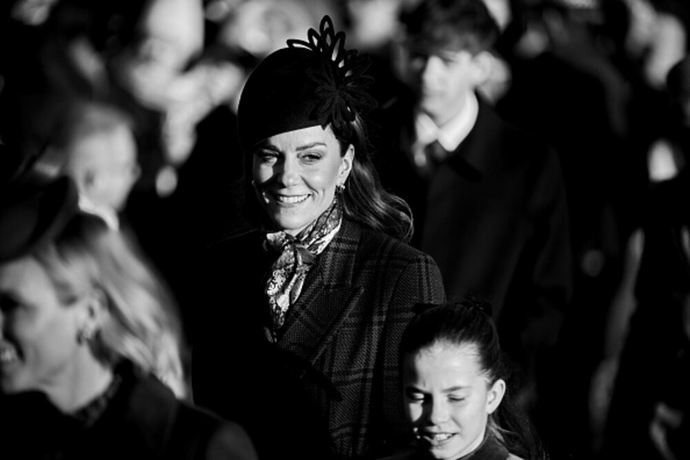 Kate Middleton, apariție elegantă la slujba de Crăciun alături de familia regală. Ce ținută a purtat. GALERIE FOTO - Imaginea 26