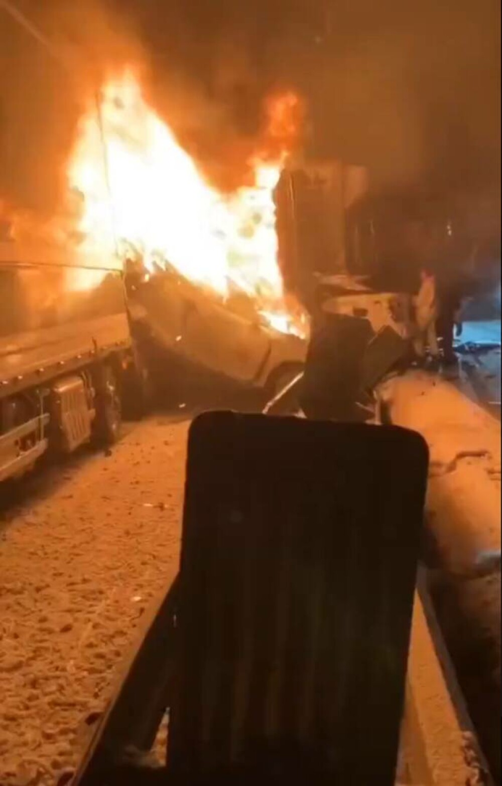 Infern pe o autostradă înzăpezită din Japonia, după un accident în lanț între 50 de mașini. Un mort și 26 de răniți. VIDEO - Imaginea 4