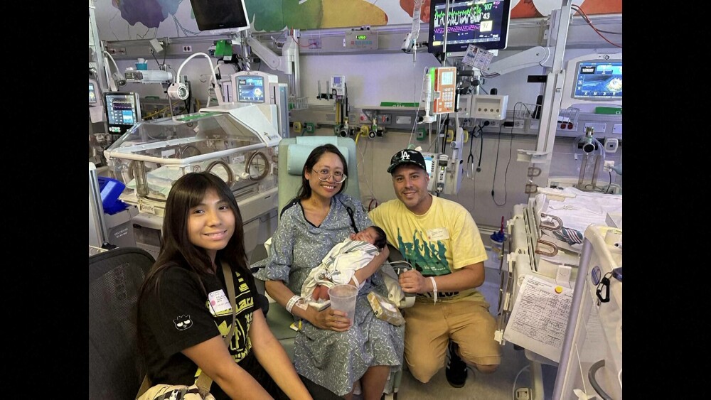 „Unul la un milion”. Un bebeluș sănătos s-a născut după o sarcină extrem de rară, uimindu-i pe medici - Imaginea 2