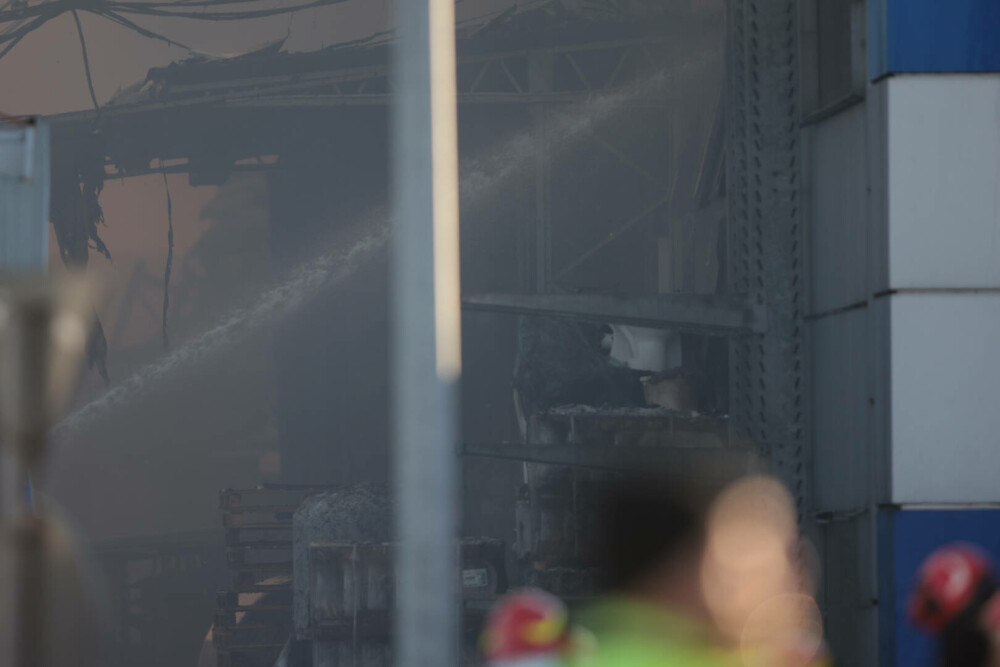 Incendiu puternic la un depozit de pe bulevardul Iuliu Maniu din București. A fost trimis mesaj RO-Alert | VIDEO - Imaginea 10