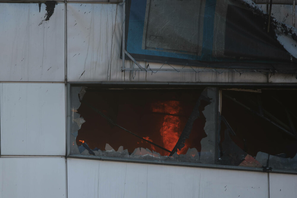 Incendiu puternic la un depozit de pe bulevardul Iuliu Maniu din București. A fost trimis mesaj RO-Alert | VIDEO - Imaginea 11