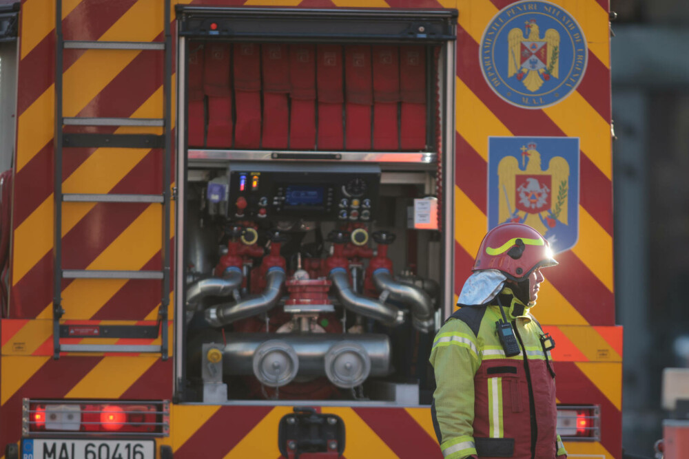 Incendiu puternic la un depozit de pe bulevardul Iuliu Maniu din București. A fost trimis mesaj RO-Alert | VIDEO - Imaginea 12