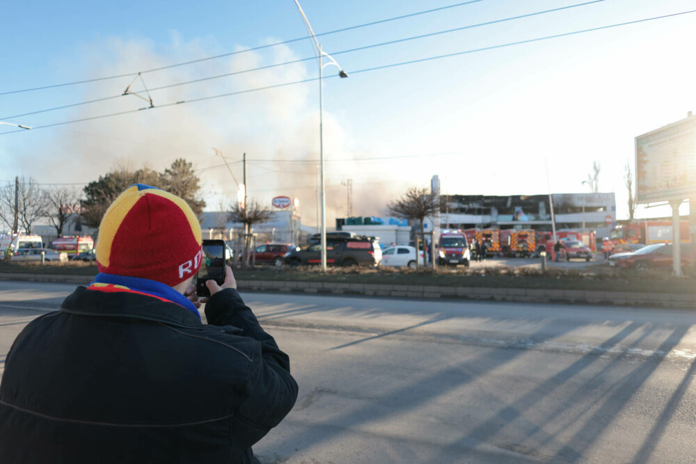 Incendiu puternic la un depozit de pe bulevardul Iuliu Maniu din București. A fost trimis mesaj RO-Alert | VIDEO - Imaginea 13