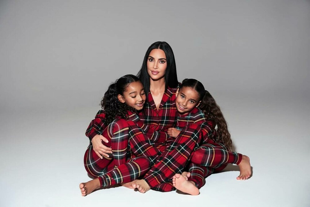 Kim Kardashian, fotografii rare alături de cei patru copii. Ședință foto în conacul său de 60 de milioane de dolari. FOTO - Imaginea 31