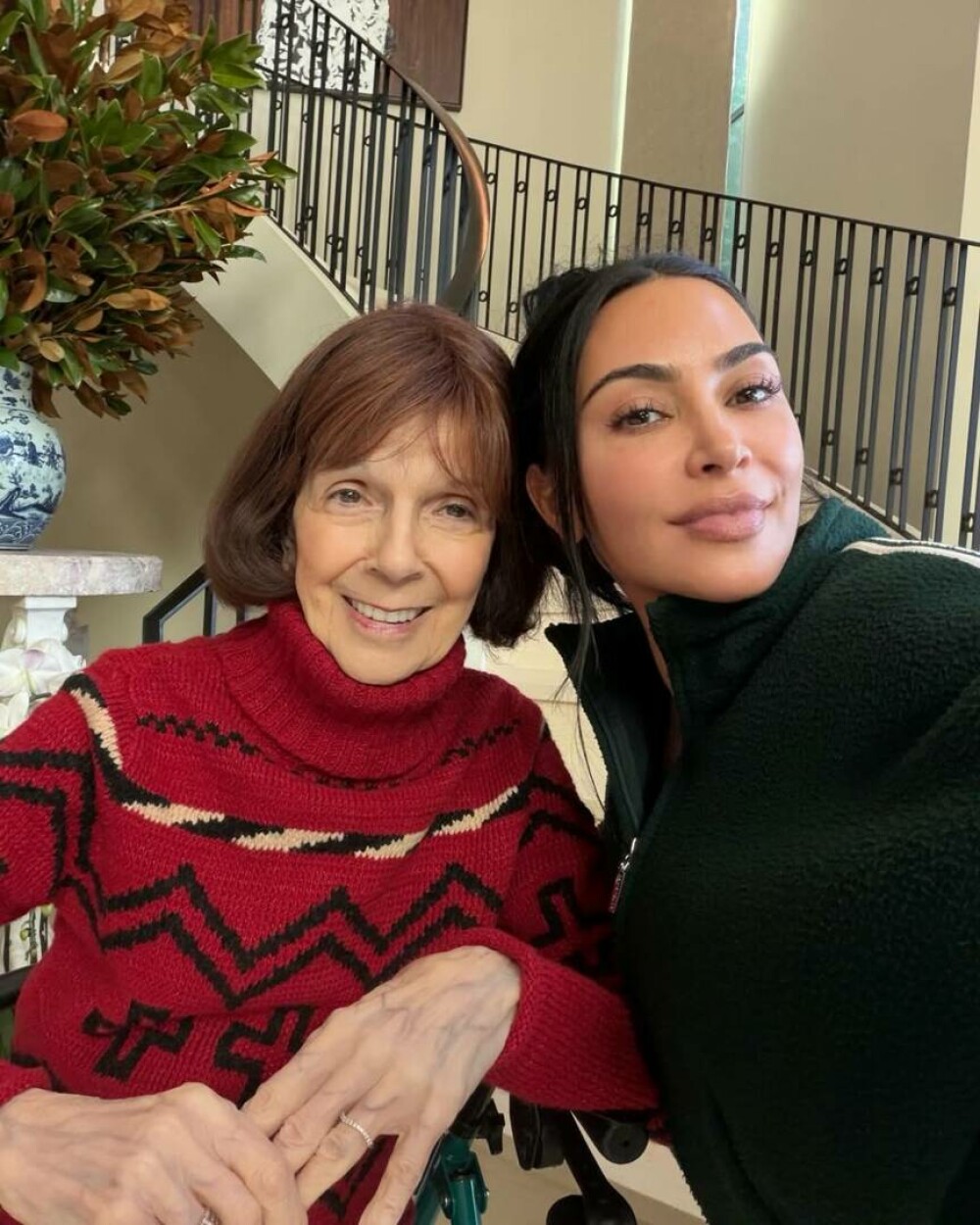 Kim Kardashian, fotografii rare alături de cei patru copii. Ședință foto în conacul său de 60 de milioane de dolari. FOTO - Imaginea 42