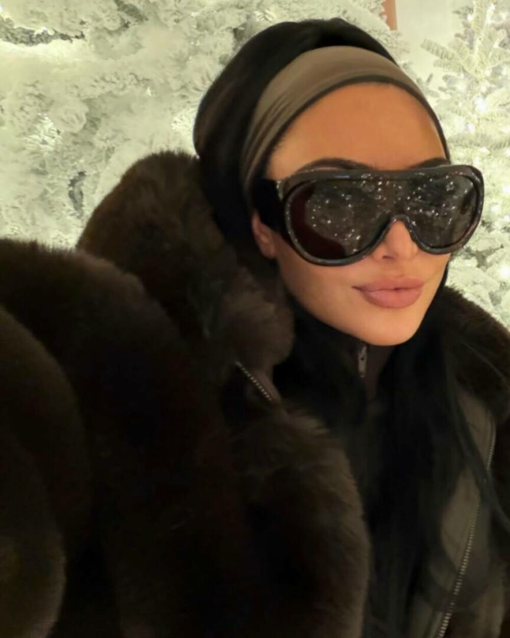 Kim Kardashian, fotografii rare alături de cei patru copii. Ședință foto în conacul său de 60 de milioane de dolari. FOTO - Imaginea 43