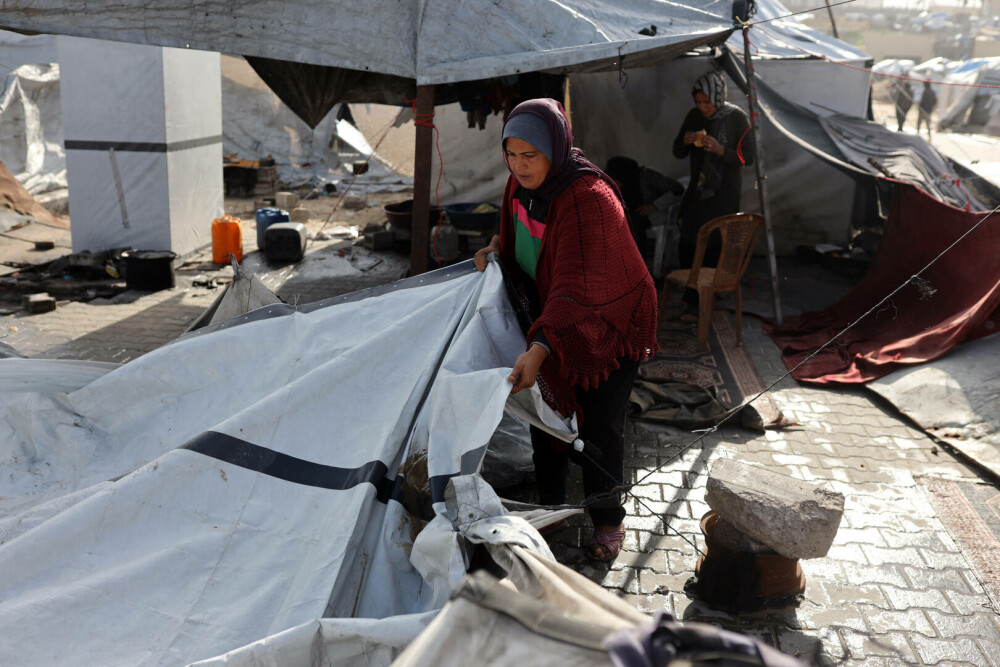 Adăposturile improvizate din Fâşia Gaza, inundate din nou de ploi puternice. GALERIE FOTO - Imaginea 3