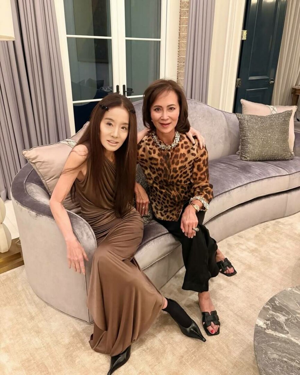 Vera Wang, apariție spectaculoasă de Crăciun. Ce ținută a purtat creatoarea de modă. FOTO - Imaginea 1